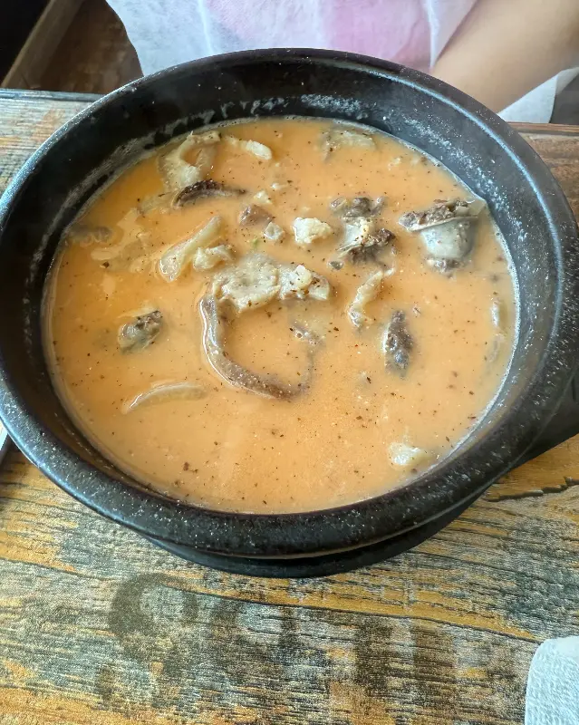 뚝배기 가득 담긴 순대국