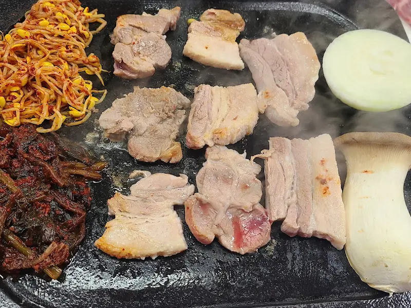 돌판 위 삼겹살