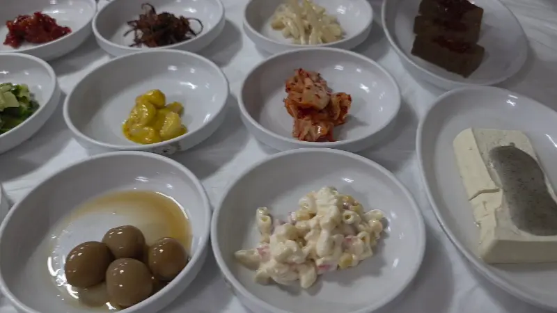 어부명가의 다양한 밑반찬