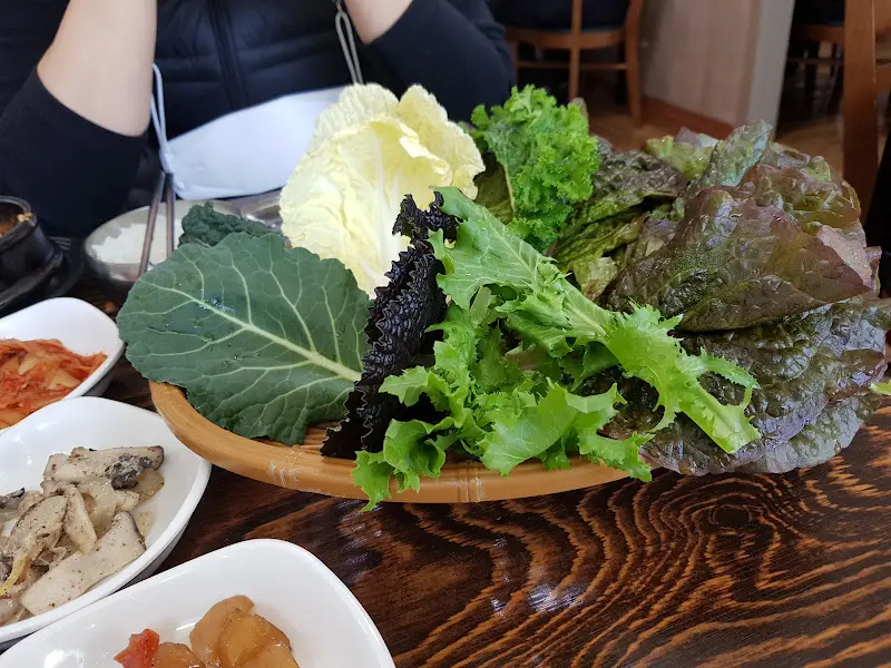 싱싱한 쌈 채소 한 상