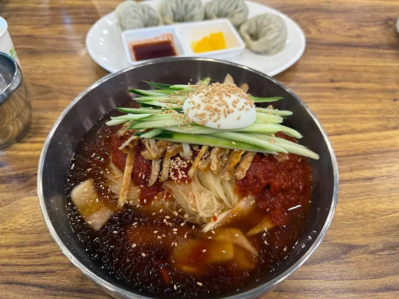 푸짐한 밀면 한상차림