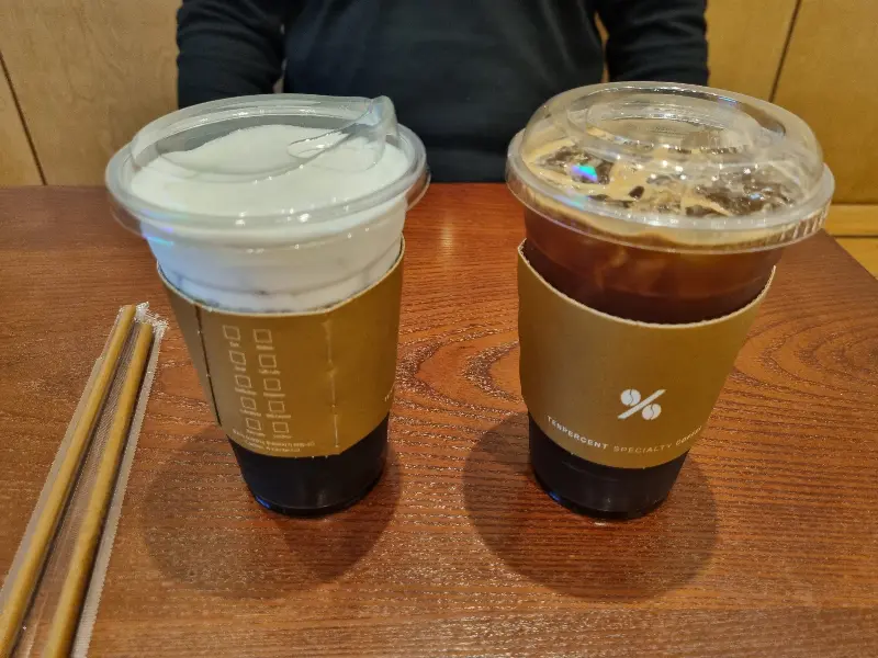 텐퍼센트커피 음료 사진