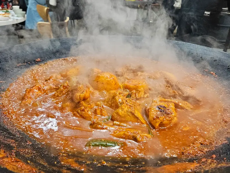 솥뚜껑 닭볶음탕 비주얼