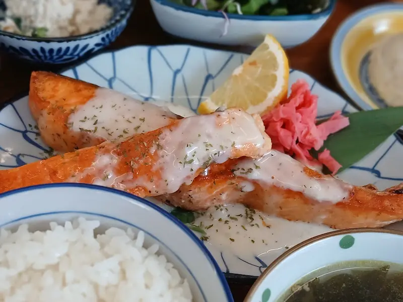 온밥 연어구이 한상차림