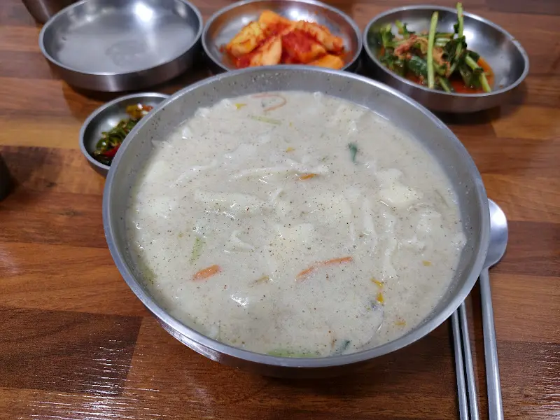 들깨수제비와 밑반찬