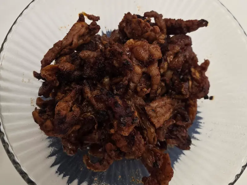 윤기가 좔좔 흐르는 닭발