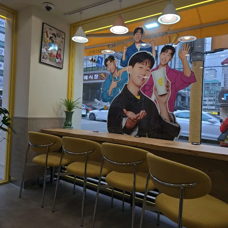 메가커피 내부 좌석