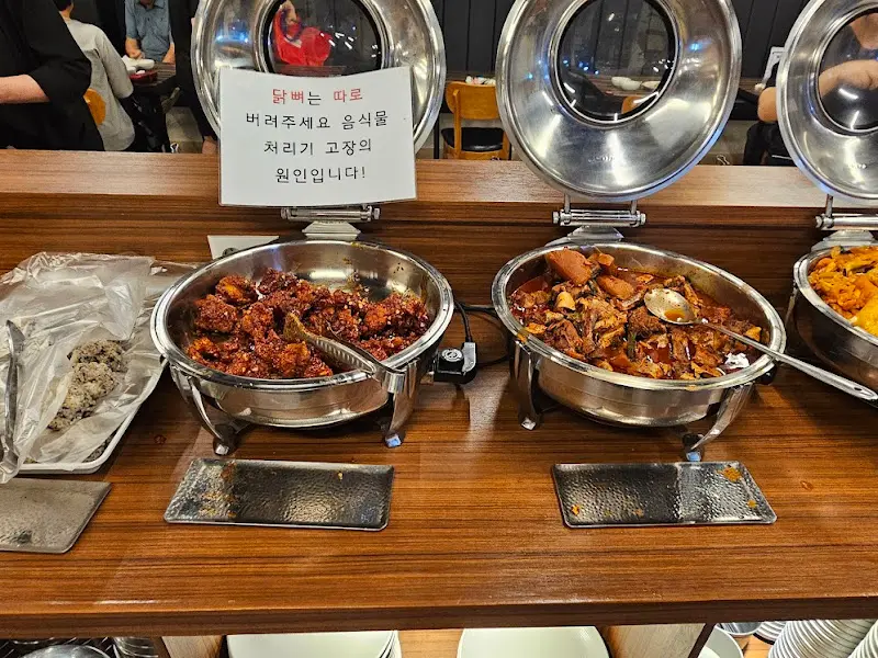뷔페 음식 코너