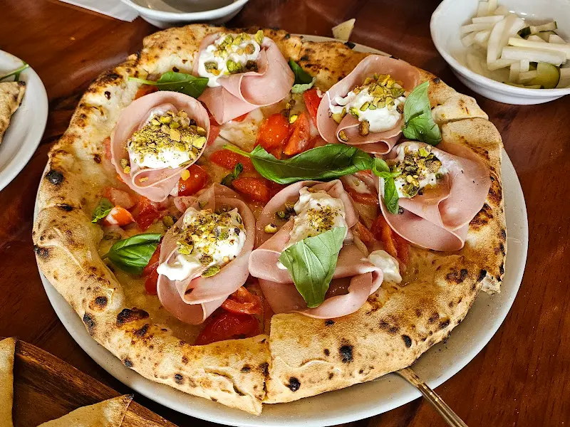 프로슈토 부라타 피자