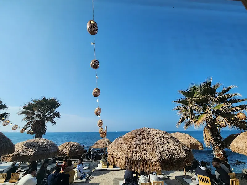 해변 야외 테이블