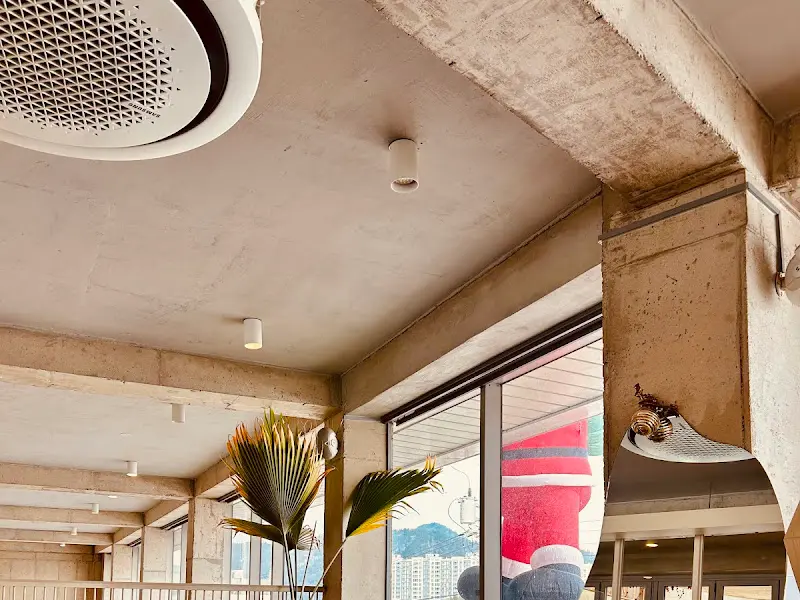 카페 내부 인테리어