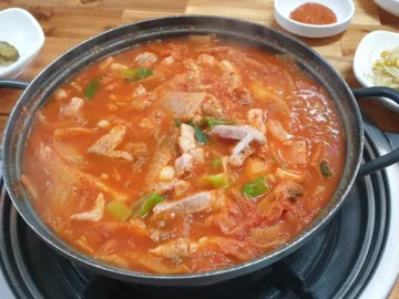 추억 한 쌈, 사천 사람들의 김치찌개 맛집 순례기