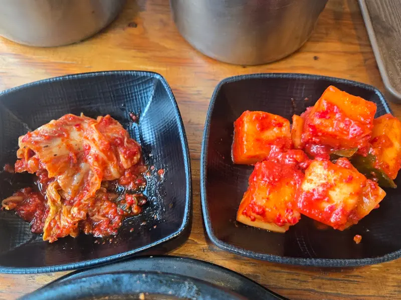 잘 익은 김치와 깍두기