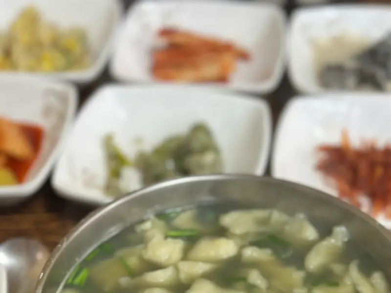 다슬기 수제비와 밑반찬