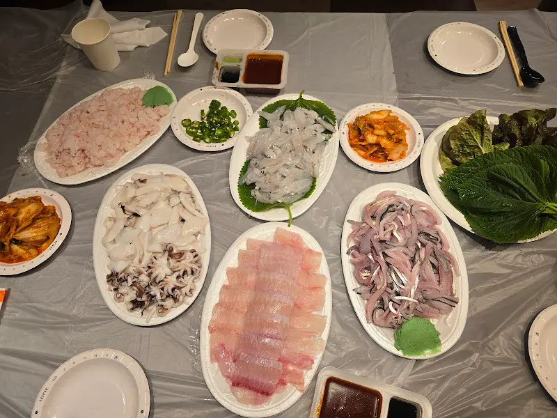 푸짐한 모듬회 한 상