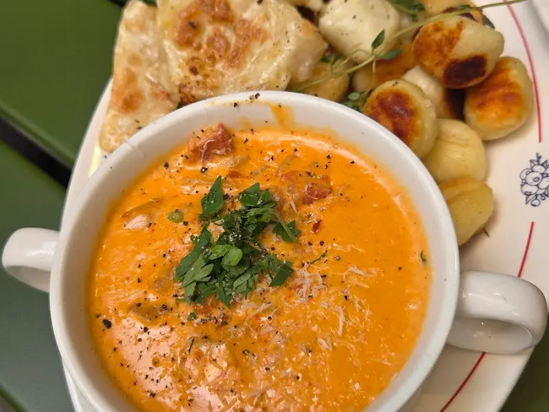 크림 소스 뇨끼