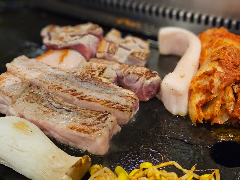 잘 구워진 삼겹살