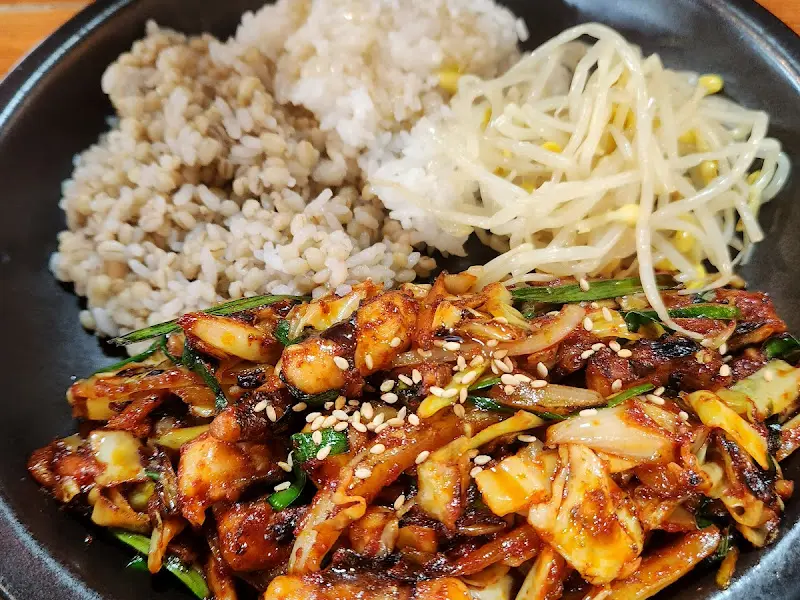 몽촌토성보리밥손칼국수 낙지덮밥