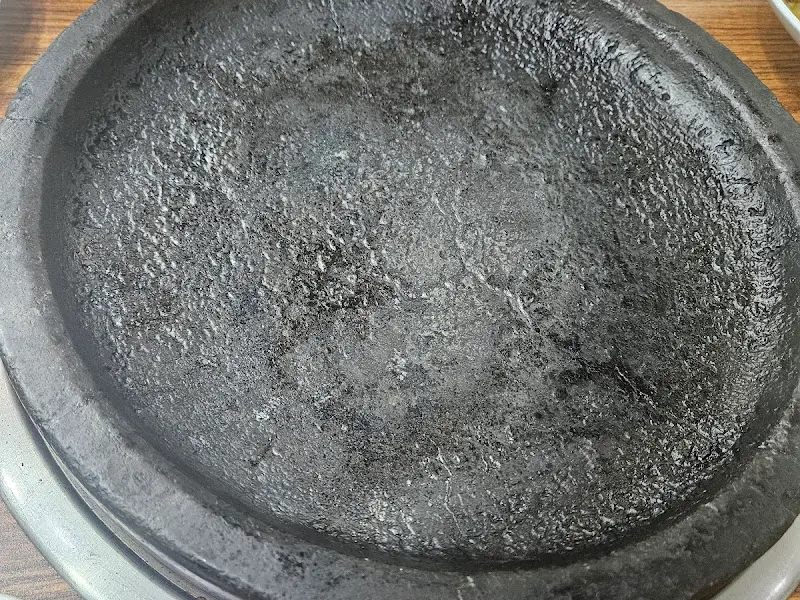 기름칠이 완료된 돌판