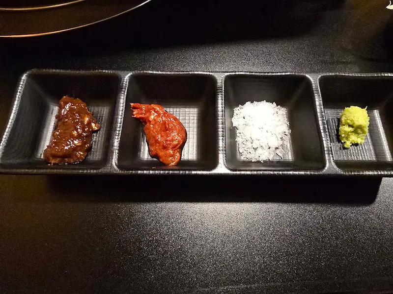 4구로 나뉜 양념 접시