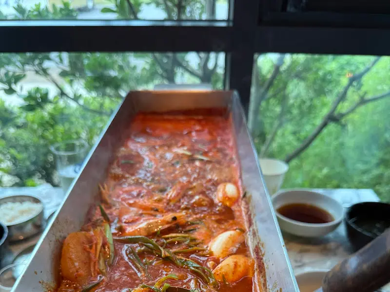 해산물이 가득한 갈치조림