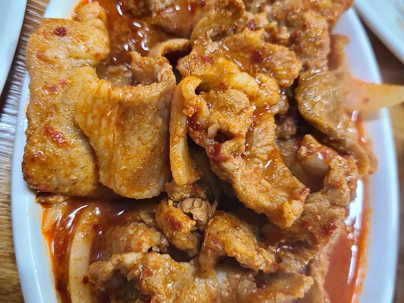 윤기 자르르 흐르는 제육볶음