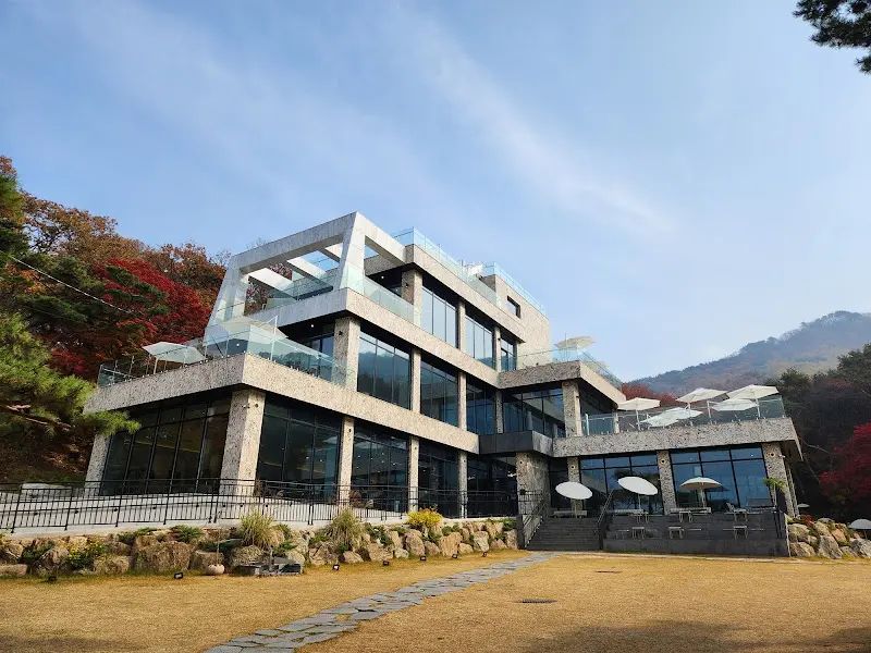 키스톤 스피시즈의 전경