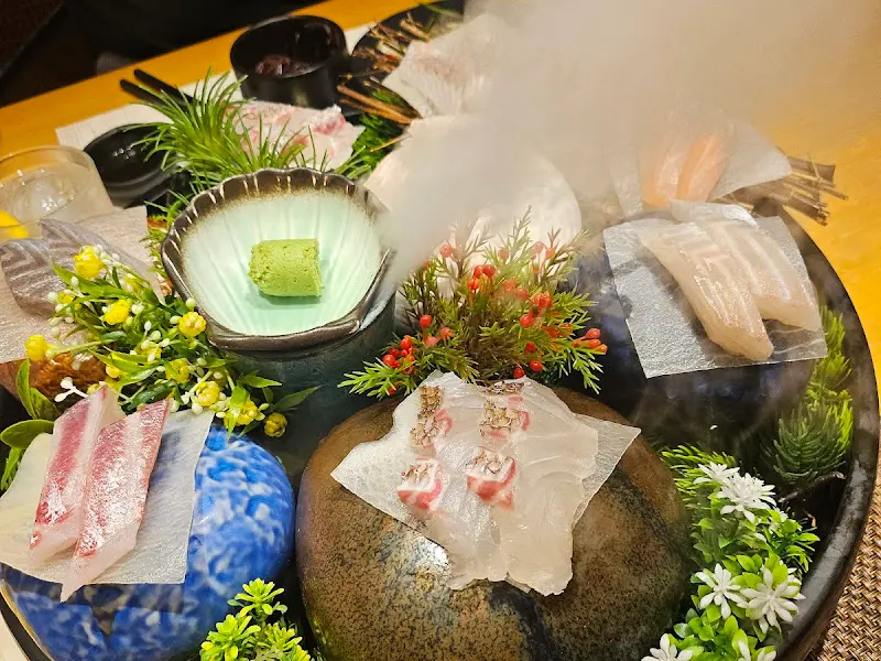 정갈하게 담겨 나온 삿뽀로의 모듬회