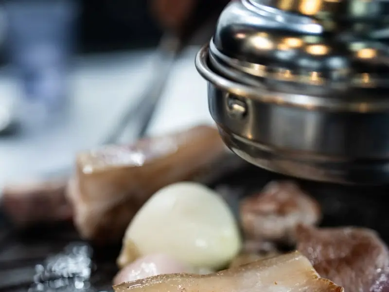 송식당 굽는 모습