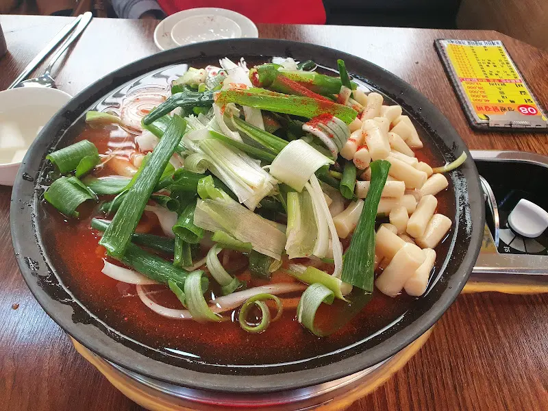 물닭갈비와 쫄면 사리