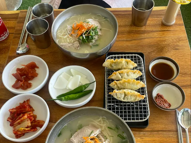 고기국수와 튀김만두