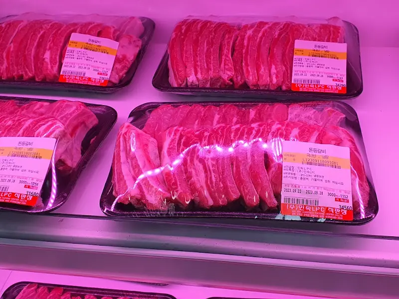 깔끔하게 포장된 고기