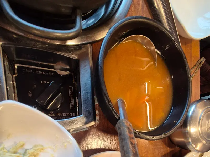 덕이네 식당 앞바다