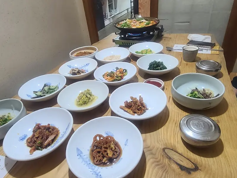 돌솥비빔정식 밑반찬
