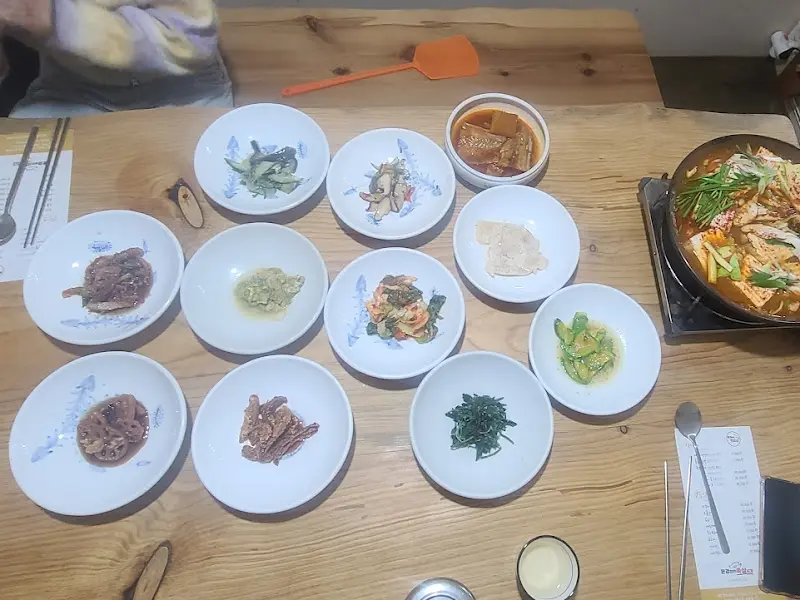 돌솥비빔정식 한상차림