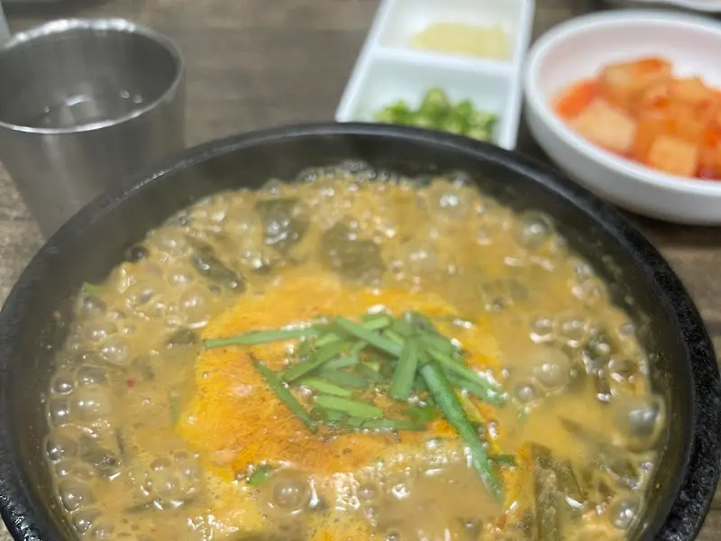 뜨끈한 추어탕 한 상