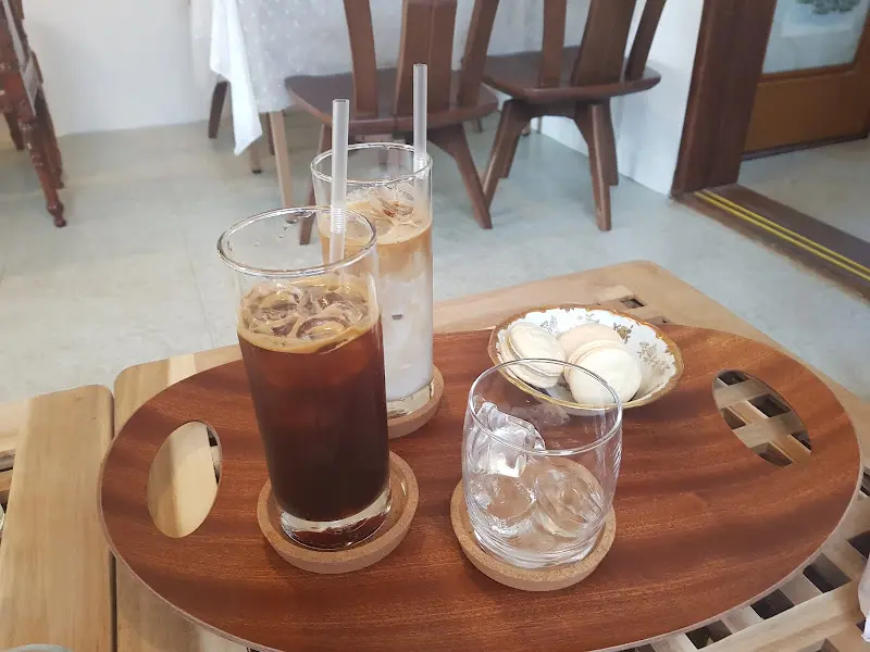 갓센드의 음료와 디저트