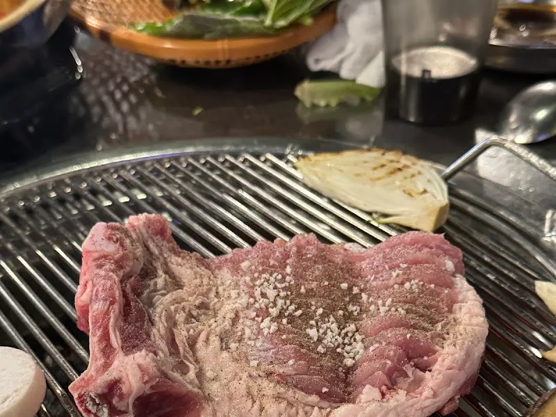 화통소금구이 굽는 모습