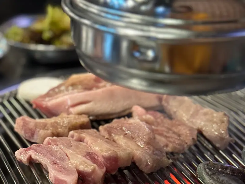 화통소금구이 굽는 모습