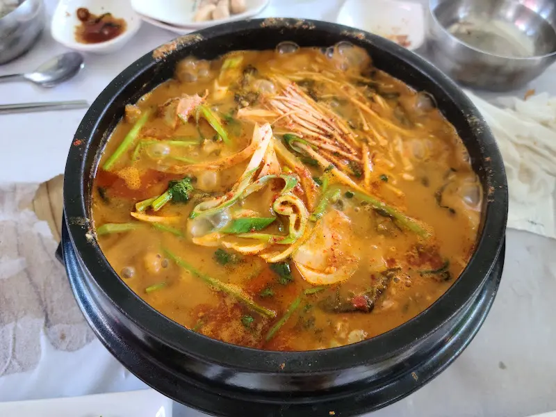 보글보글 끓고 있는 참게메기탕