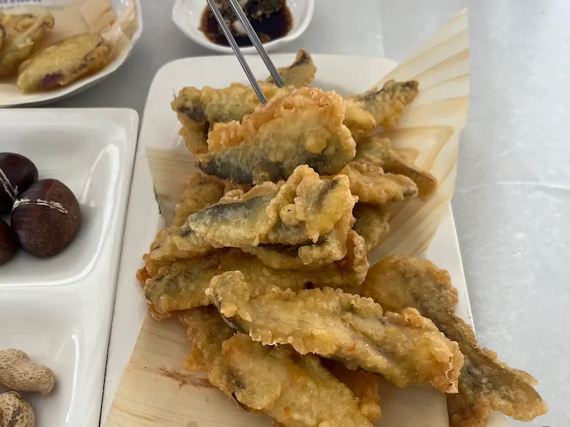 노릇노릇하게 튀겨진 은어튀김