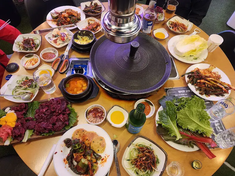 푸짐하게 차려진 한 상 차림