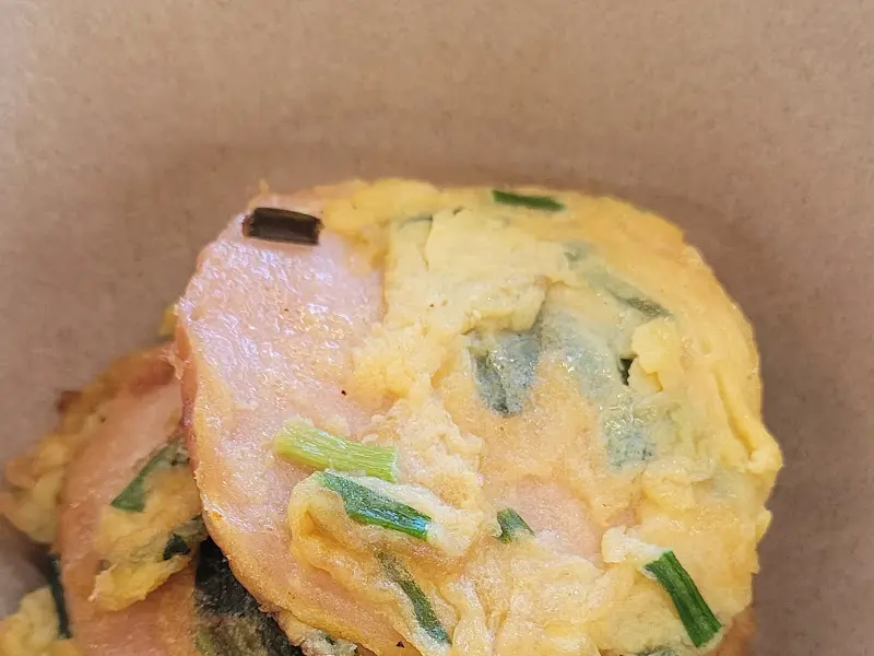 노릇노릇 구워진 분홍 소시지