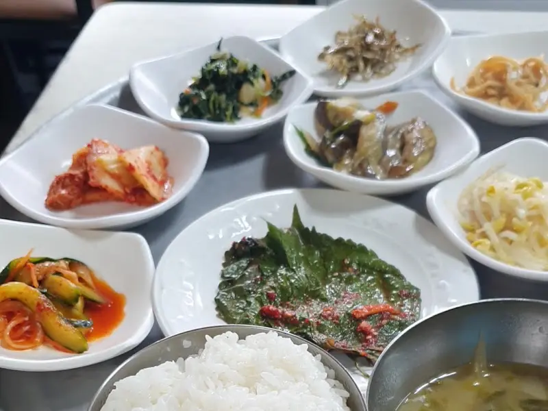 푸짐한 반찬 한 상