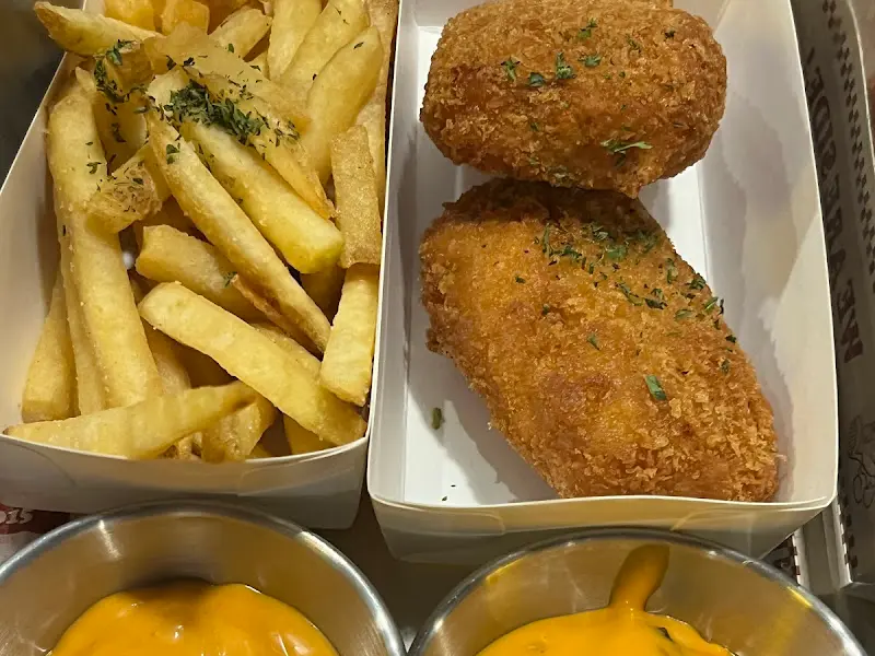 감자튀김과 치즈볼