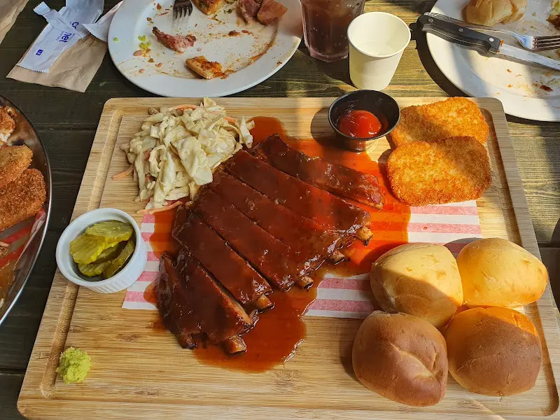 폭립과 사이드 메뉴