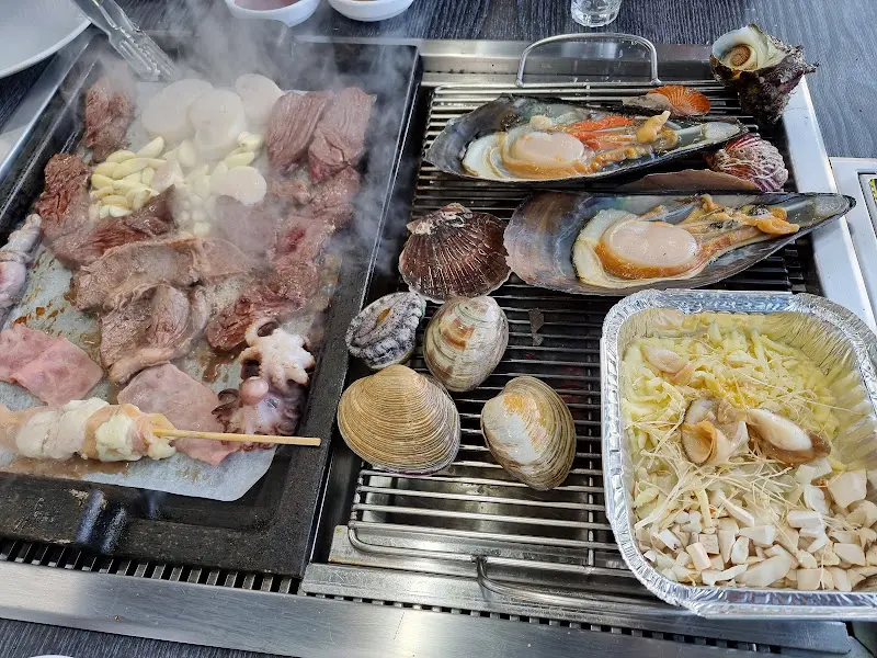 고기, 조개, 버섯의 환상적인 조합