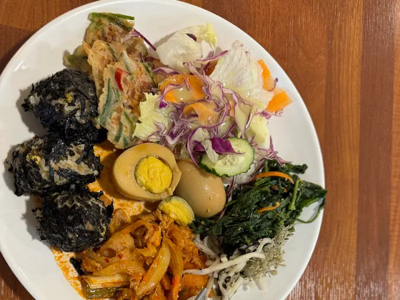 정갈한 뷔페 음식들