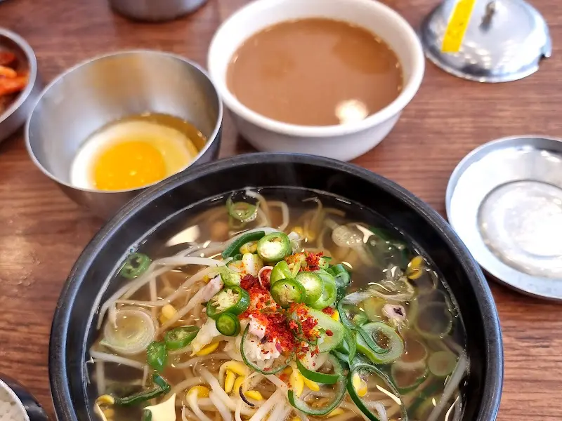 콩나물국밥과 수란