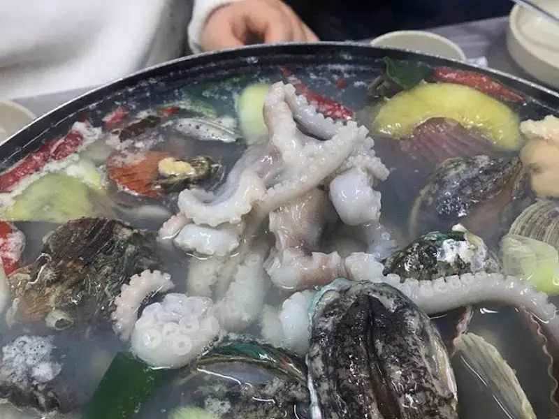 살아있는 낙지가 들어간 황제라면